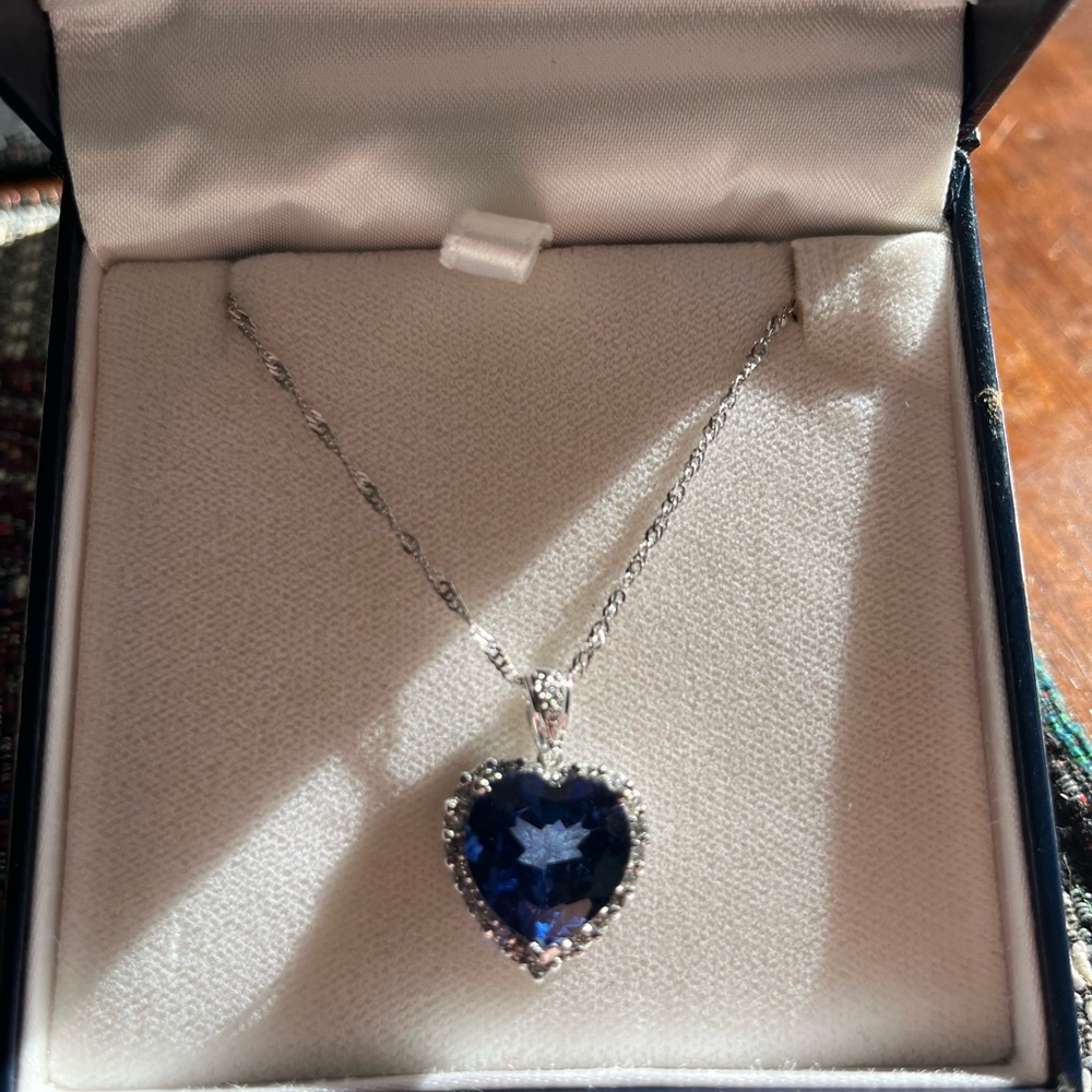 Elegant Silver Heart Pendant Necklace